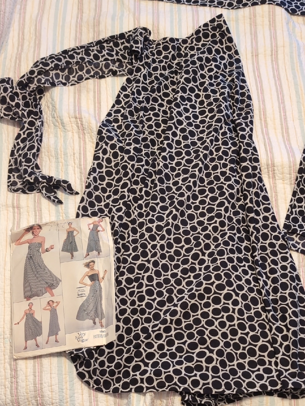 🌼Wrap Dress Or Skirt Black& White Circle Print